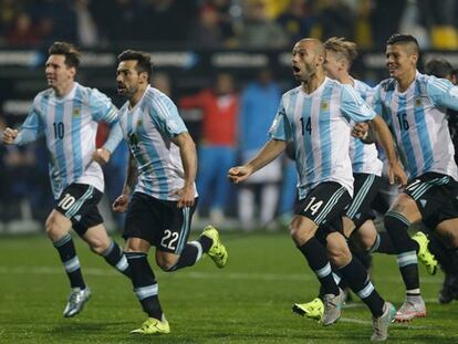 Os jogadores argentinos celebram a classificação.