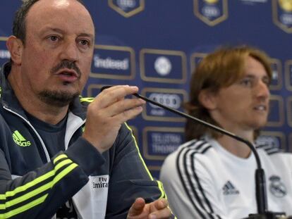 Benítez, junto a Modric. Foto: AFP/ Vídeo: ATLAS