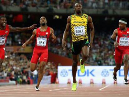 Bolt lidera os 100m rasos, em Pequim.