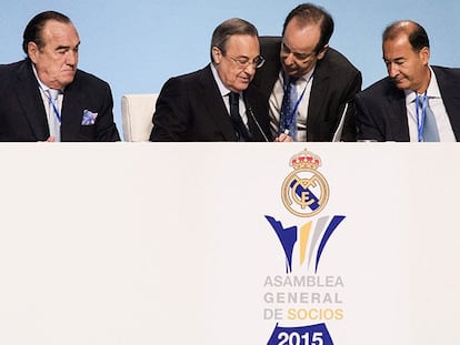 Florentino Pérez, en la Asamblea de compromisarios del Madrid. / L. P. (EFE)