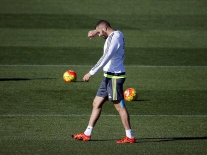 Benzema, durante un entrenamiento. Vídeo: Reuters Live