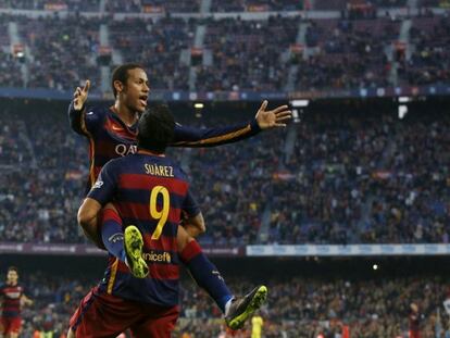 Neymar celebra um gol com Luis Suárez. / Foto: REUTERS/ Vídeo: ATLAS