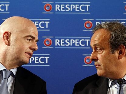 Infantino (i) y Platini en un acto de la UEFA en febrero