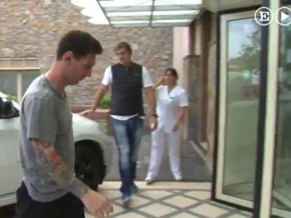 Messi, a su llegada al centro médico.
