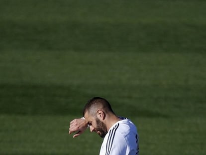 Benzema a la salida del entrenamiento.