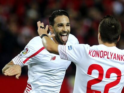 Rami y Konoplyanka celebran el segundo gol.