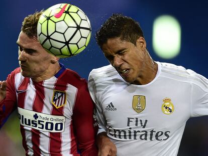 Griezmann y Varane, en un partido de Liga.