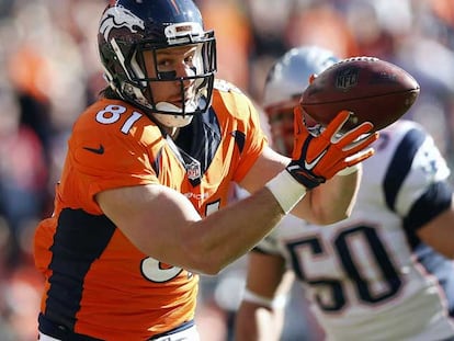 Daniels, de los Broncos de Denver, en un partido.