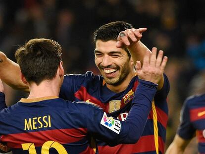Messi y Suárez celebran un gol.