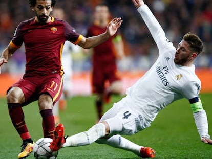 Ramos se lanza al suelo ante Salah. Foto: Getty/ Vídeo: ATLAS