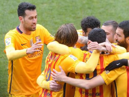 Los jugadores del Barcelona, con la senyera.