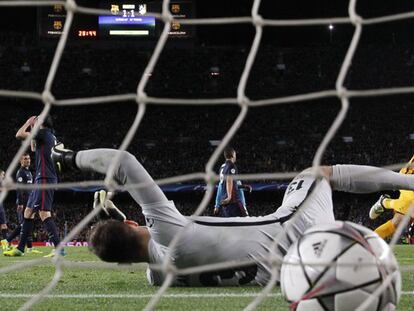 Luis Suárez festeja el segundo gol ante el Atlético. Albert Gea REUTERS