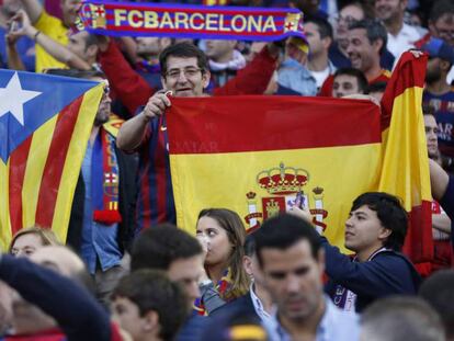 Una imagen de la afición con la estelada y la bandera de España.