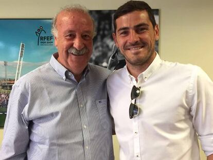 Vicente del Bosque (i) e Iker Casillas este lunes en la Ciudad del Fútbol.