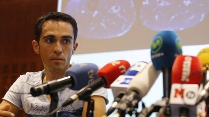 Contador, durante a coletiva de imprensa na clínica CEMTRO.