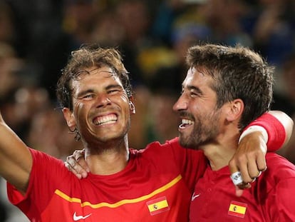 Nadal y López tras ganar el oro.