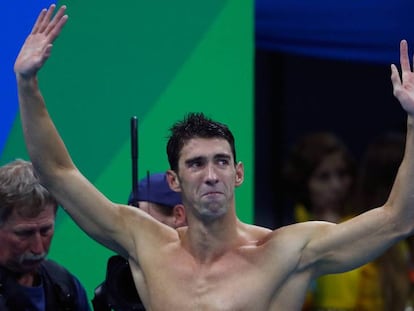 Phelps, emocionado, da la gracias tras su última carrera.