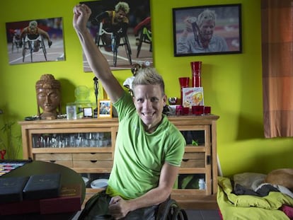 A atleta paralímpica Marieke Vervoort em sua casa de Diest (Bélgica). Legendas em espanhol.