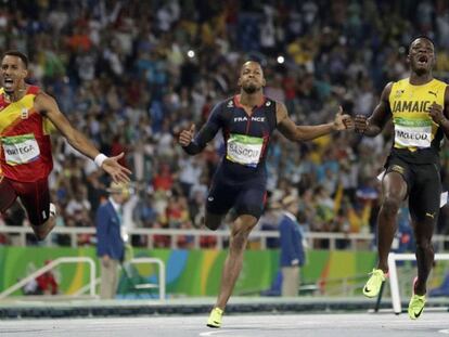 Omar McLeod (2dch), Orlando Ortega (2i) y Dimitri Bascou (c), oro, plata y bronce en los 110 vallas.