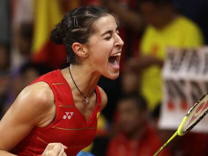 Carolina Marín celebra un punto.