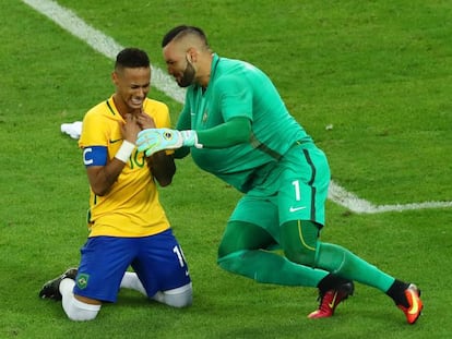 Neymar celebra el gol definitivo en la tanda de penaltis.