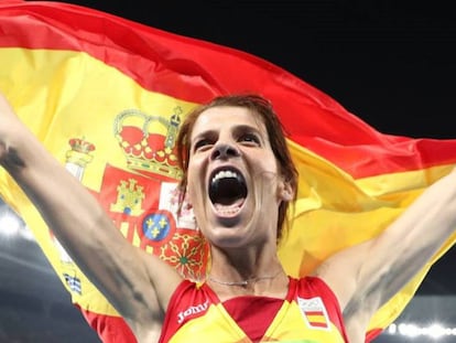 Beitia celebra su medalla.