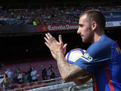 Alcacer durante su presentación con el Barcelona. Foto: AFP / Vídeo: Atlas.