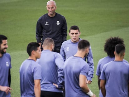 Zidane, en el entrenamiento de este martes en Valdebebas. Emilio Naranjo EFE