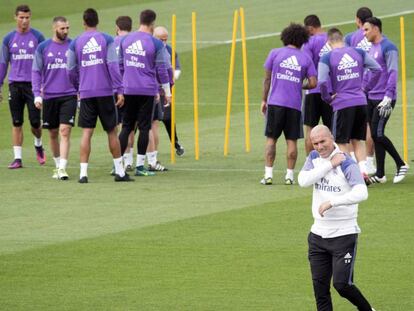 Zidane, durante treinamento pelo Real Madrid. Vídeo: ATLAS