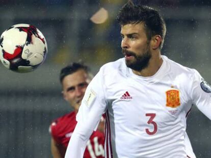 FOTO: Piqué, en el partido contra Albania. / VÍDEO: El jugador anunica que deja la Roja.
