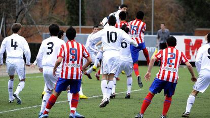 Partido de equipos de la cantera de Real Madrid y Atletico.