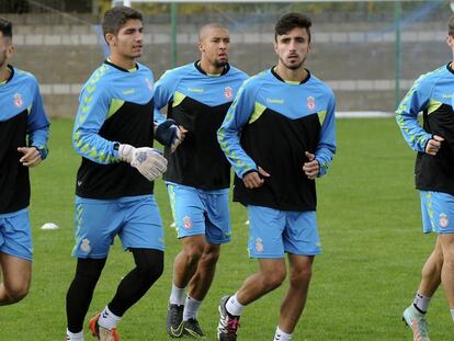 Los jugadores de la Cultural entrenando antes del partido contra el Real Madrid