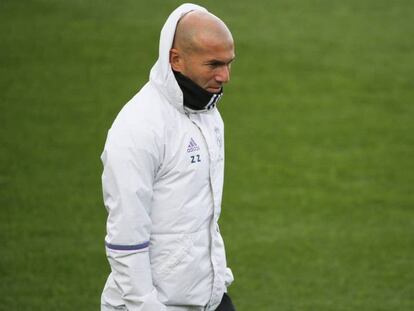 Zidane, en el entrenamiento de este sábado en Valdebebas.