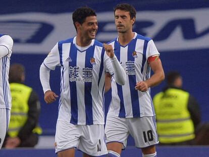 Foto: Vela celebra el 1-0, obra suya tras marcar de penalti. Vídeo: Rueda de prensa de Diego Simeone.