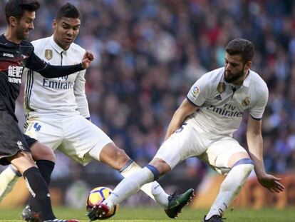 fOTO: Casemiro y Nacho intentan quitarle el balón a Alberto Bueno del Granada. / VÍDEO: Declaraciones de algunos jugadores tras el partido.