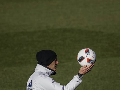 Zidane, durante el entrenamiento del Madrid.