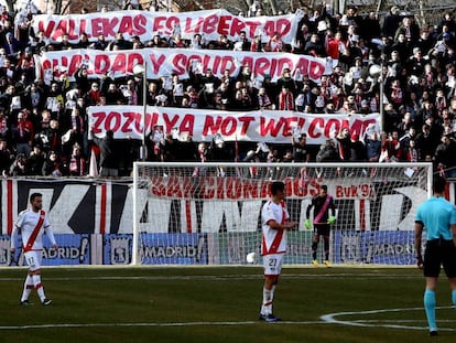 Pancarta de los Bukaneros contra Zozulya.