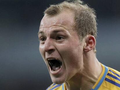 FOTO: Zozulya celebra un gol con la selección ucrania, a finales de 2013 en Kiev. / VÍDEO: Declaraciones de los representantes de las peñas del Rayo Vallecano.