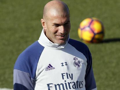 Zidane, durante el entrenamiento de este viernes.