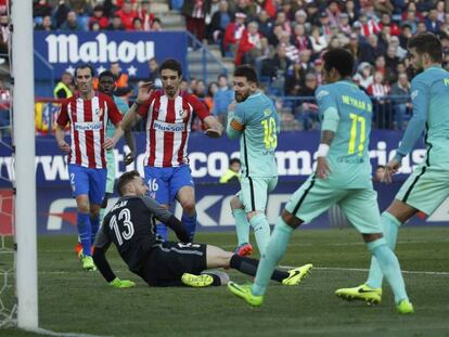 Messi bate a Oblak para firmar el triunfo del Barcelona en el Calderón. / VÍDEO: Rueda de prensa de Luis Enrique y Simeone.