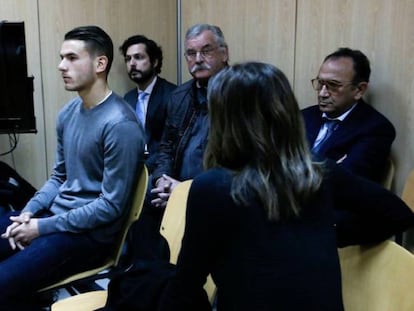 Lucas Hernandez y su pareja Amalia en el juicio.