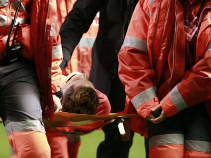 Reacciones de los jugadores del Depor y del Atlético al golpe de Torres
.