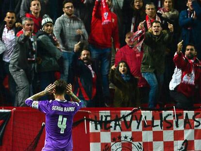 Sergio Ramos se encara con los Biris. En el vídeo, el presidente del Sevilla, Pepe Castro.