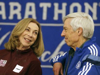 Kathrine Switzer junto a Ben Beach en Boston. En vídeo, Switzer relata cómo llegó a correr la maratón en una entrevista concedida en 2014.