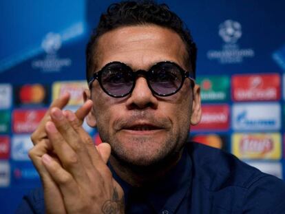 Dani Alves, en rueda de prensa.