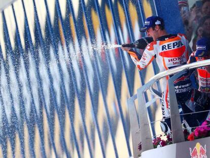 FOTO: Pedrosa celebra la victoria en el podio de Jerez. / VÍDEO: Los aficionados, en Jerez.
