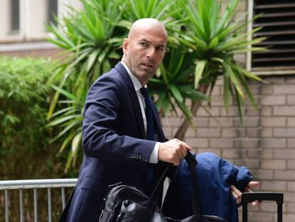 Zinedine Zidane llega al hotel de Cardiff antes de la final contra la Juventus. JAVIER SORIANO AFP