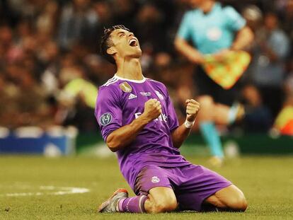 Cristiano Ronaldo celebra su tercera Champions con el Real Madrid.