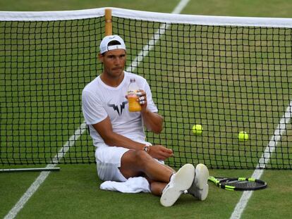 Nadal, durante el entrenamiento de ayer en Wimbledon.