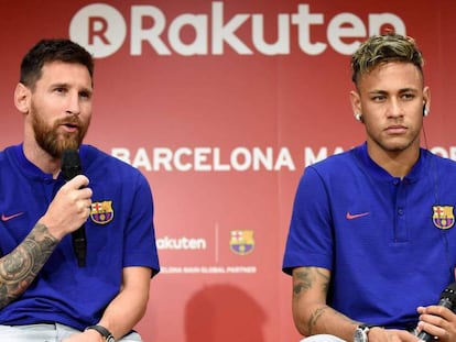 Messi y Neymar, durante el acto de Rakuten en Japón.